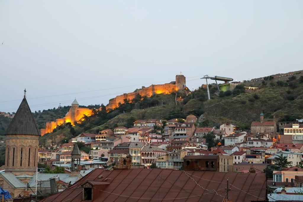 Garry Apartment Tbilisi ภายนอก รูปภาพ