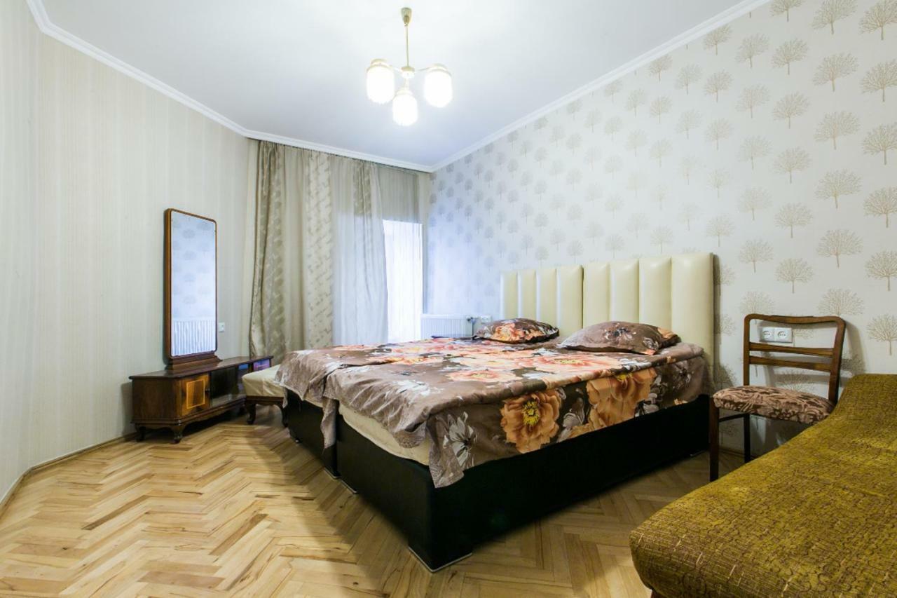 Garry Apartment Tbilisi ภายนอก รูปภาพ