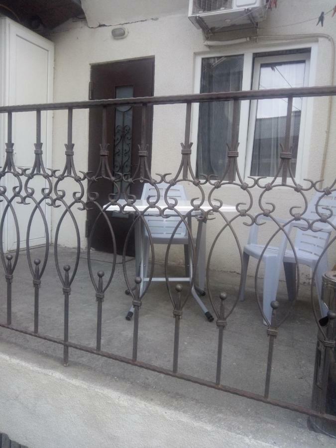 Garry Apartment Tbilisi ภายนอก รูปภาพ